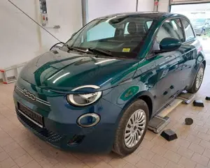 Fiat 500e 320 Km Reichweite  Navi - Klimaautomatik