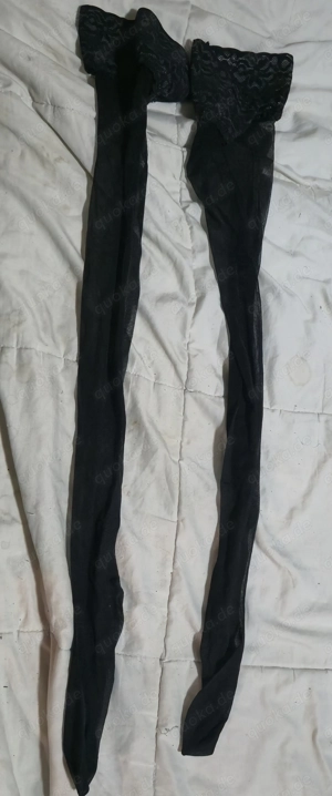 Halterlosestrümpfe getragen Bild 3