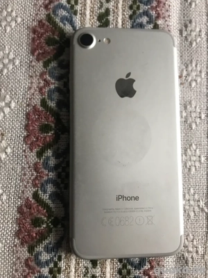 IPhone 7 in weiß mit 128 GB Speicher Bild 3