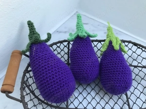 Aubergine gehäkelt für die Kinderküche oder Kaufladen