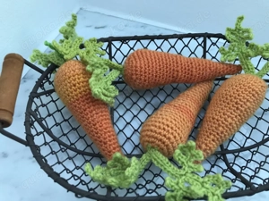 Karotten gehäkelt für die Kinderküche oder Kaufladen