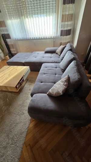 Hochwertige Wohnzimmer-Couch eventuell inkl. Couchtisch zu verkaufen!
