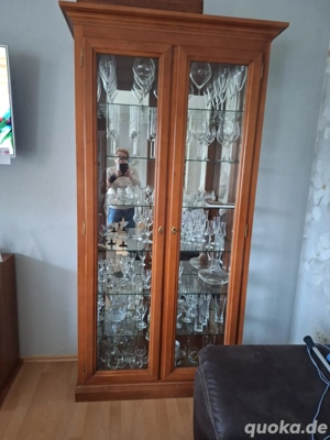 zwei vitrinen 