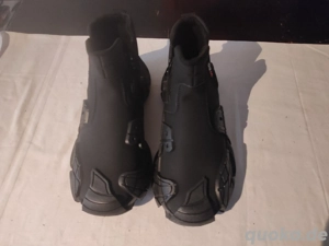 Sneaker und Sportschuhe 