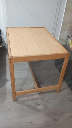 Tisch für basteln. Kinder