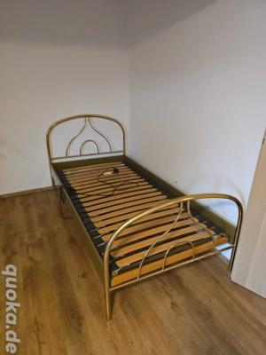 Bett mit Elektrischen Lattenrost