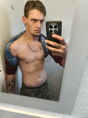 Bin auf der Suche nach Spaß mit Frauen.