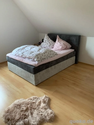 Boxspringbett aus Cord