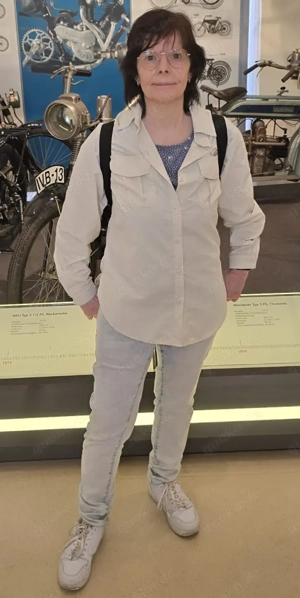 Sie sucht eine liebevolle Sie