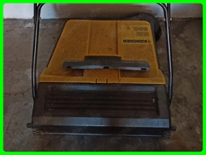 Kärcher KM550 Straßenkehrmaschine