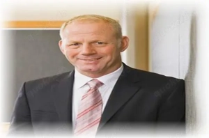 Welche aparte Frau möchte mit einem charmanten Mann durch das weitere Leben gehen?