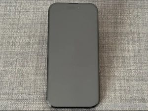 Apple iPhone 16 Pro - Titan Schwarz - 128GB + Apple Silikon Case