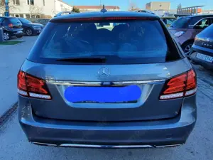 Mercedes-Benz E 220 E 220 T BlueTEC 4Matic 7G-TRONIC Bild 2