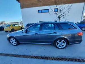 Mercedes-Benz E 220 E 220 T BlueTEC 4Matic 7G-TRONIC Bild 4
