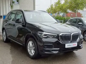 BMW X5 xDrive30d Navi LivCockPro Leder LED AHK Tritt