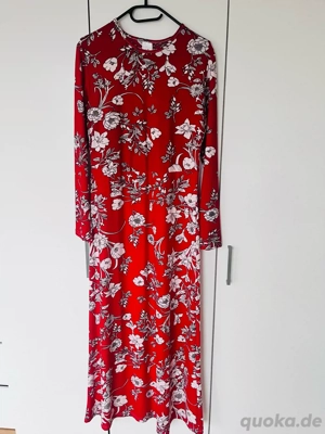 rotes Maxikleid mit Blumenmuster Größe 38