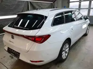 SEAT Leon Sportstourer 2.0 TDI DSG Style Navi LED Bild 2