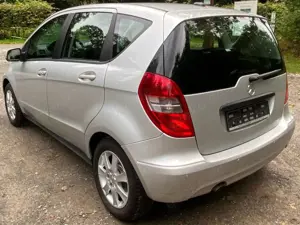 Mercedes-Benz A 160 A-Klasse  5-Türer BlueEFFICIENCY Elegance Bild 4