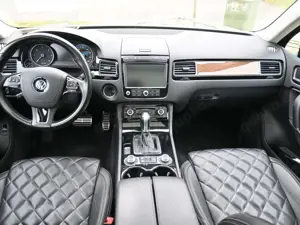 Volkswagen Touareg 3.0 V6 TDI BMT*Executive* TerrainTech 4M Bild 3