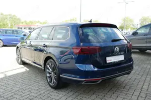 Volkswagen Passat Variant 2.0 Elegance DSG LED Navi Head-Up Bild 3