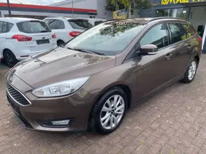 Ford Focus 1.Hand/Neu TÜV/Scheckheft/AHK/Klimaauto/SHZLHZ