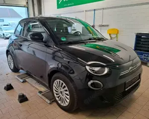 Fiat 500e 320 Km Reichweite  Navi - Klimaautomatik