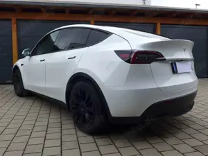 Tesla Model Y Long Range Dual Motor AWD Premium Interior Bild 5