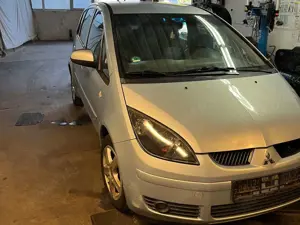 Mitsubishi Colt Colt 1.5 Benzin ,109 PS!! TÜV Neu !! Bild 4