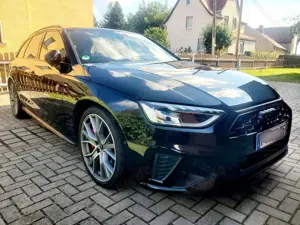 Audi A4 Avant 45 TFSI quattro S tronic s-line black