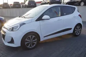 Hyundai i10 1.2 YES! Navi Sitzheizung Schiebedach PDC