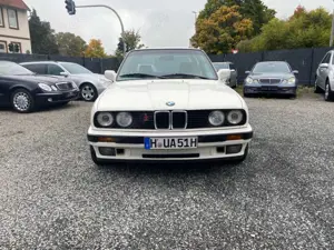 BMW 325 xi Sportsitze El-FH Schiebedach Oldtimer Bild 2