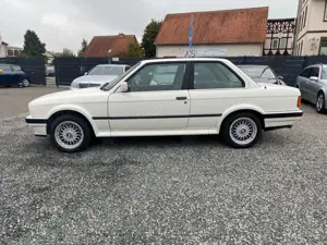 BMW 325 xi Sportsitze El-FH Schiebedach Oldtimer Bild 3