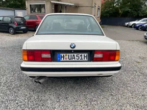 BMW 325 xi Sportsitze El-FH Schiebedach Oldtimer Bild 5