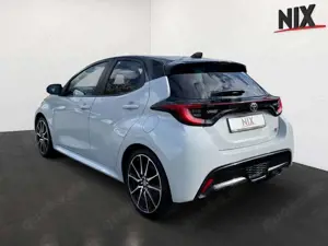 Toyota Yaris 1.5 Hybrid GR Sport LED SHZ KLIMA KAMERA Bild 2