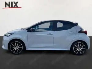Toyota Yaris 1.5 Hybrid GR Sport LED SHZ KLIMA KAMERA Bild 3