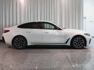 BMW i4 M50 Gran Coupé AHK DrivAss RFK HIFI Bild 2