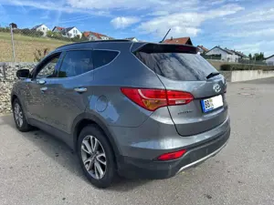 Hyundai SANTA FE Santa Fe Diesel 2.0 CRDI 2WD Style viele NEUTEILE Bild 1