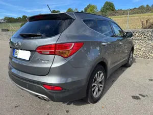Hyundai SANTA FE Santa Fe Diesel 2.0 CRDI 2WD Style viele NEUTEILE Bild 2