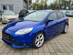 Ford Focus 2.0 ST Exclusiv-Paket KAMERA RECARO LED