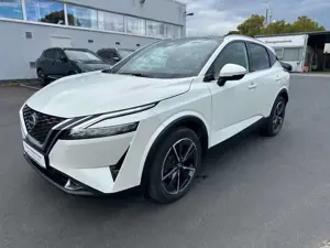 Nissan Qashqai Tekna 4x4/PanoDach/360° Kamera/Navi/HUD
