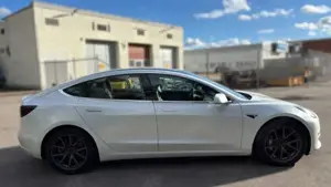 Tesla Model 3 Model 3 Allradantrieb Dual Motor Performance