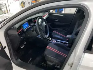 Opel Corsa F e GS*7,4kW*NAVI-PRO*UNI-CHARGER*SHZ*KAME Bild 4