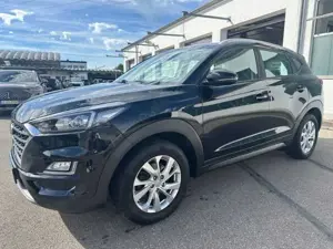 Hyundai TUCSON 1.6 TREND 177PS / Navi / WR