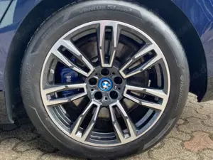 BMW 550 e xDrive Limousine M Sport AHK Pano Autob.-Ass. Bild 5