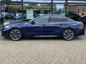 BMW 550 e xDrive Limousine M Sport AHK Pano Autob.-Ass. Bild 2