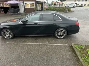 Mercedes-Benz E 200 E 200 (213.042)