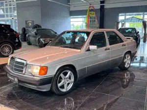 Mercedes-Benz 190 E W201 AMG 3.2l 1of39 Sportsitze vo+hi Klima