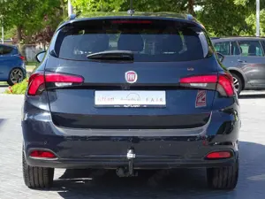 Fiat Tipo Kombi 1.6 ACC Navi Xenon Sitzheizung AHK Bild 4