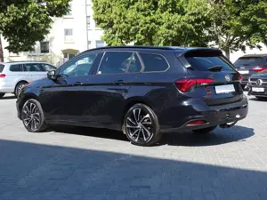 Fiat Tipo Kombi 1.6 ACC Navi Xenon Sitzheizung AHK Bild 3