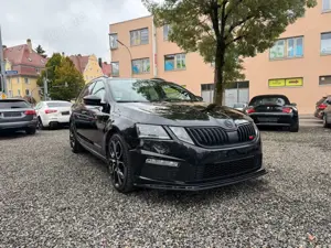 Skoda Octavia Kombi RS 2.0 DSG ACC RüK Xenon Carbon